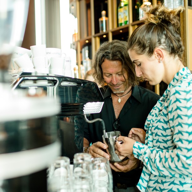 Der perfekte Kaffee: Barista-Schulung vor Ort im Motel One